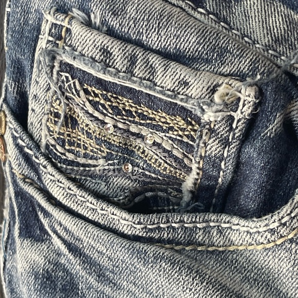 Amethyst capris Jeans ~ Size 14, distressed, rolled leg hem - Picture 4 of 14